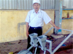 Ông Đào Bội Thuyên - Chế tạo máy liên hợp phân bón, sạ lúa