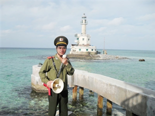 Ca sĩ Tiến Lợi: Sao thầy không dùng đàn?