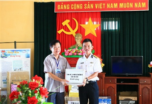 Đoàn công tác số 14 thăm quần đảo Trường Sa