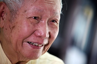 Trưởng lão trong làng báo