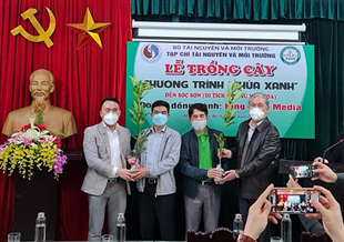 Tạp chí Tài nguyên và Môi trường trồng 1003 cây xanh tại đền Sóc Sơn, Hà Nội