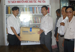 Tủ sách dòng họ Đào: Nâng cao văn hóa đọc ở nông thôn